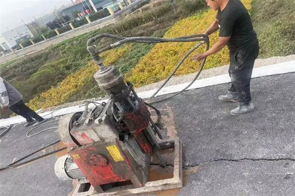 西昌马路面下沉注浆加固